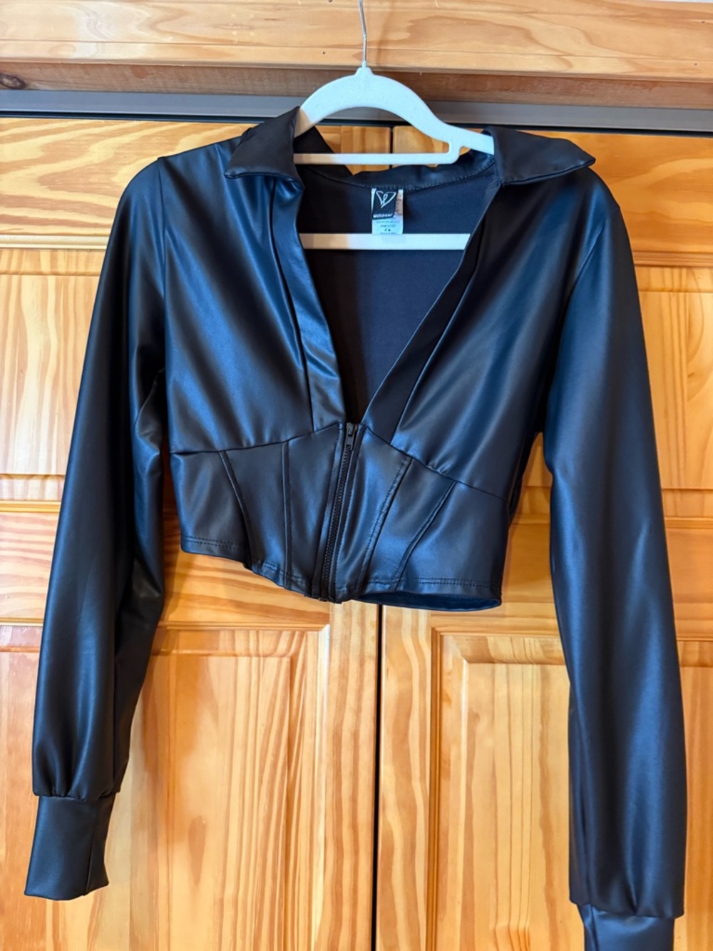 Windsor Faux leather zip up v neck long sleeve crop top